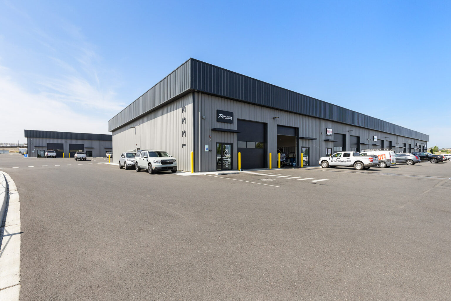 FlexSpace Business Centers exterior on Tapteal Drive in Richland showcasing available flex space units.