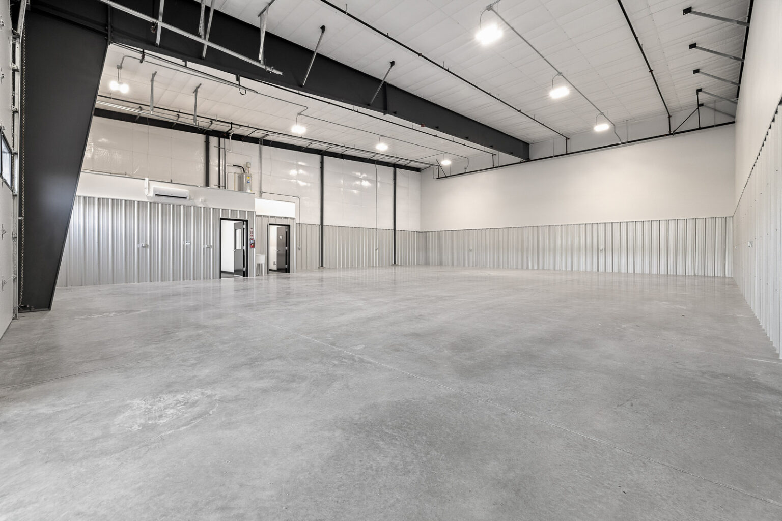 Spacious warehouse area at FlexSpace Business Centers in Richland, ideal for small warehouse use.