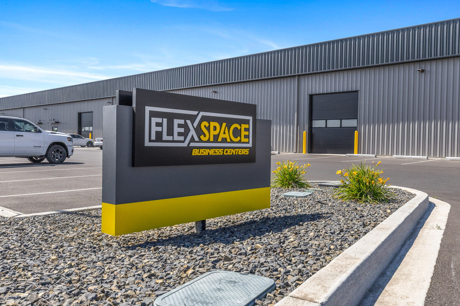 FlexSpace Business Centers, warehouse with office space in Richland, exterior view with parking.