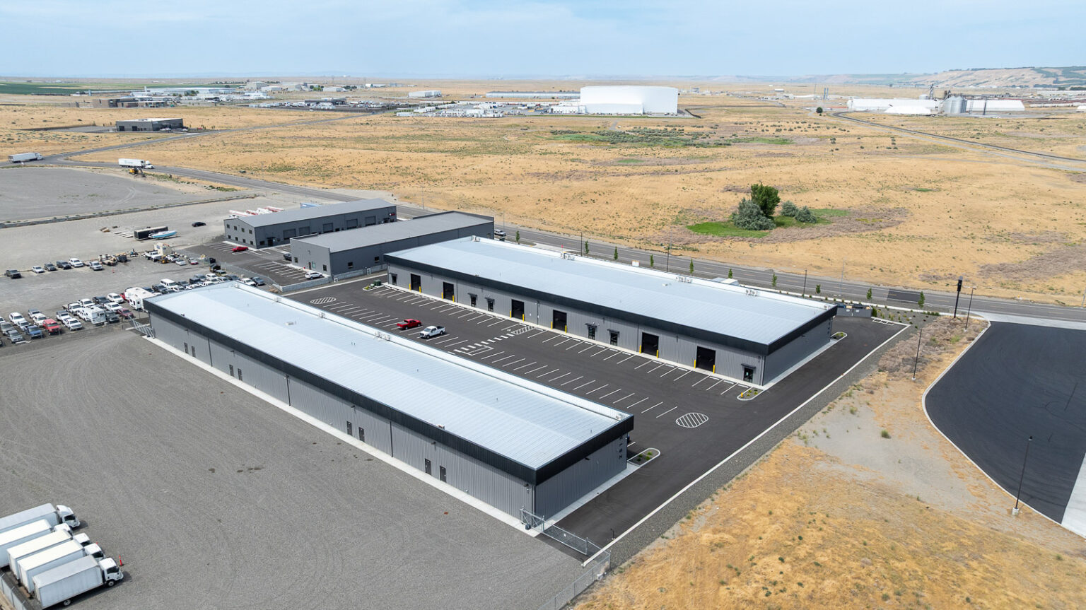 FlexSpace Business Centers Richland with flex units and parking lot, office space for rent.