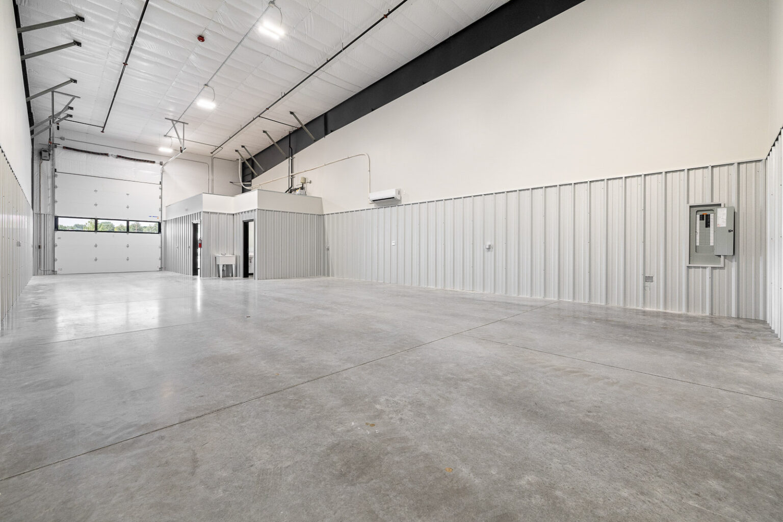 FlexSpace Business Centers warehouse space available for rent in Richland with high ceilings and private restroom.