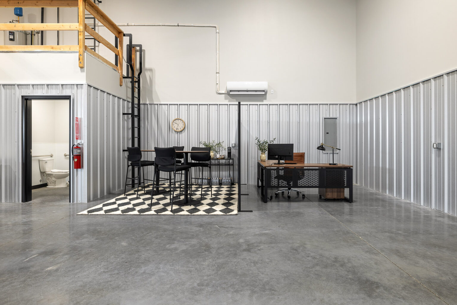 FlexSpace Business Centers Richland office space for rent with desk, table, and restroom.