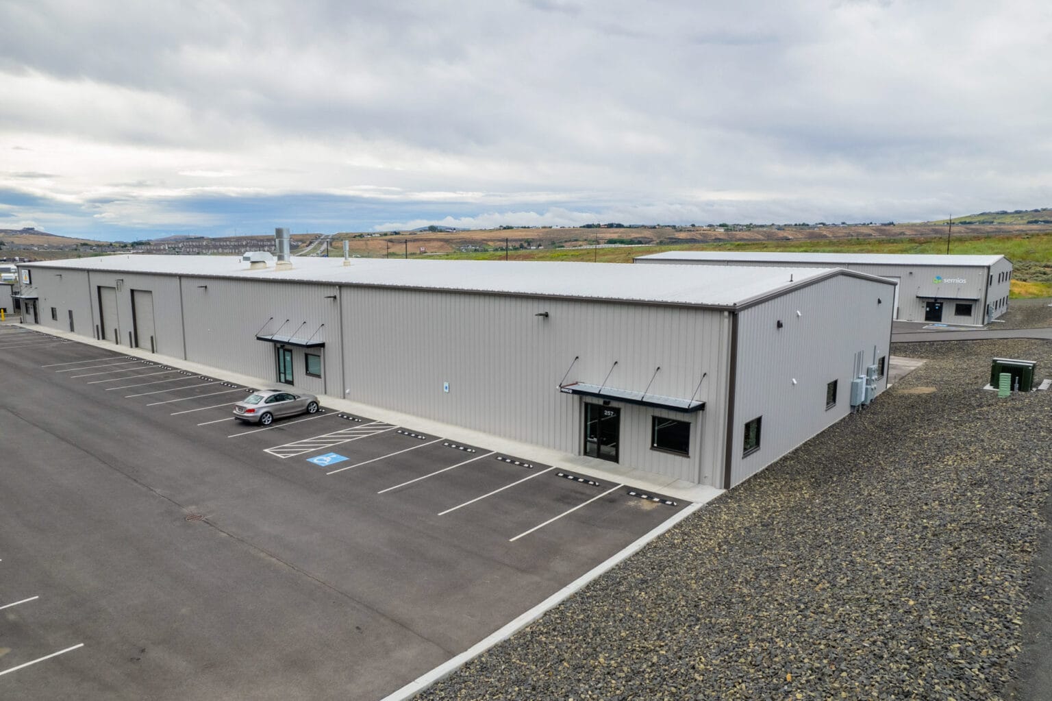 FlexSpace Business Centers warehouse building in Richland with parking area, small warehouse for rent.