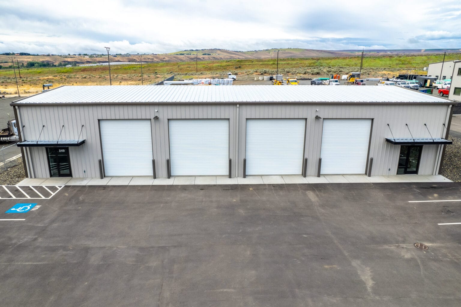Warehouse with office space and multiple loading bays at FlexSpace Business Centers, Richland.