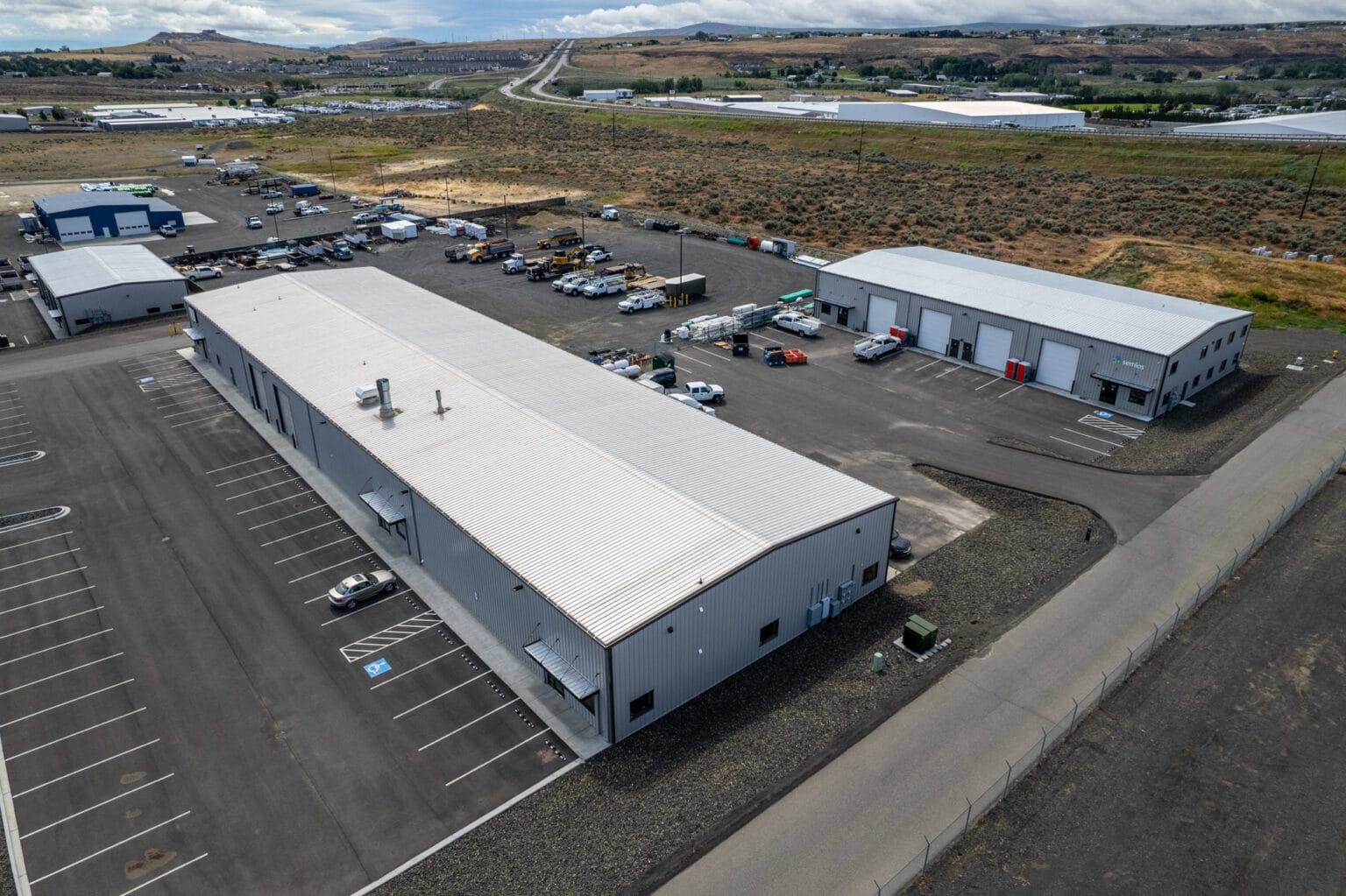 FlexSpace Business Centers Richland showcases an expansive industrial complex with ample parking on Jackrabbit Ln.