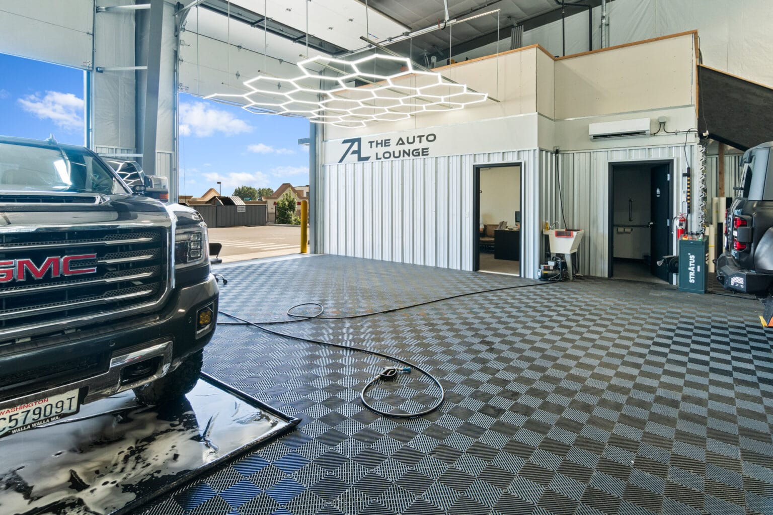 flex space tri cities auto lounge 062